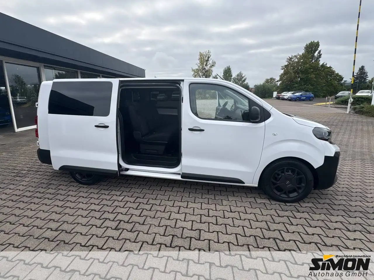 Opel Vivaro Kombi L 2.0 D 177PS 8-Gang Automatik / 9-Sitzer, Navi, PDC, миниатюра 6