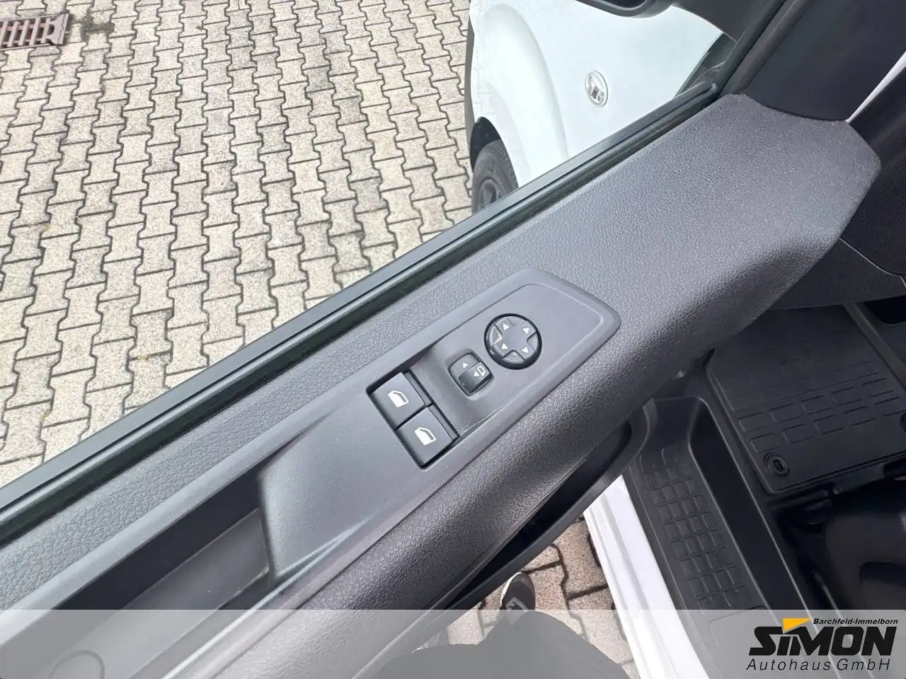 Opel Vivaro Kombi L 2.0 D 177PS 8-Gang Automatik / 9-Sitzer, Navi, PDC, миниатюра 17