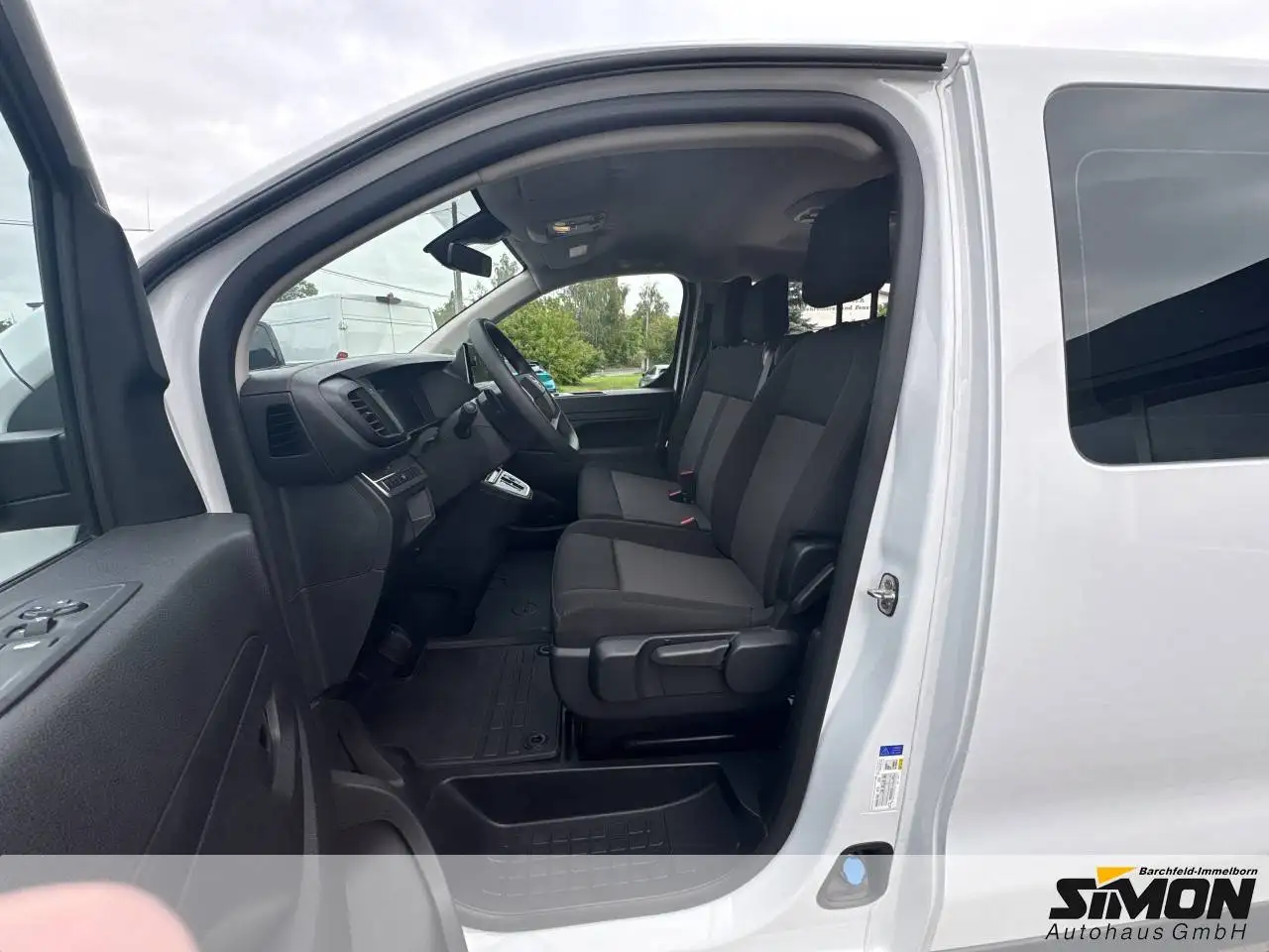 Opel Vivaro Kombi L 2.0 D 177PS 8-Gang Automatik / 9-Sitzer, Navi, PDC, миниатюра 11
