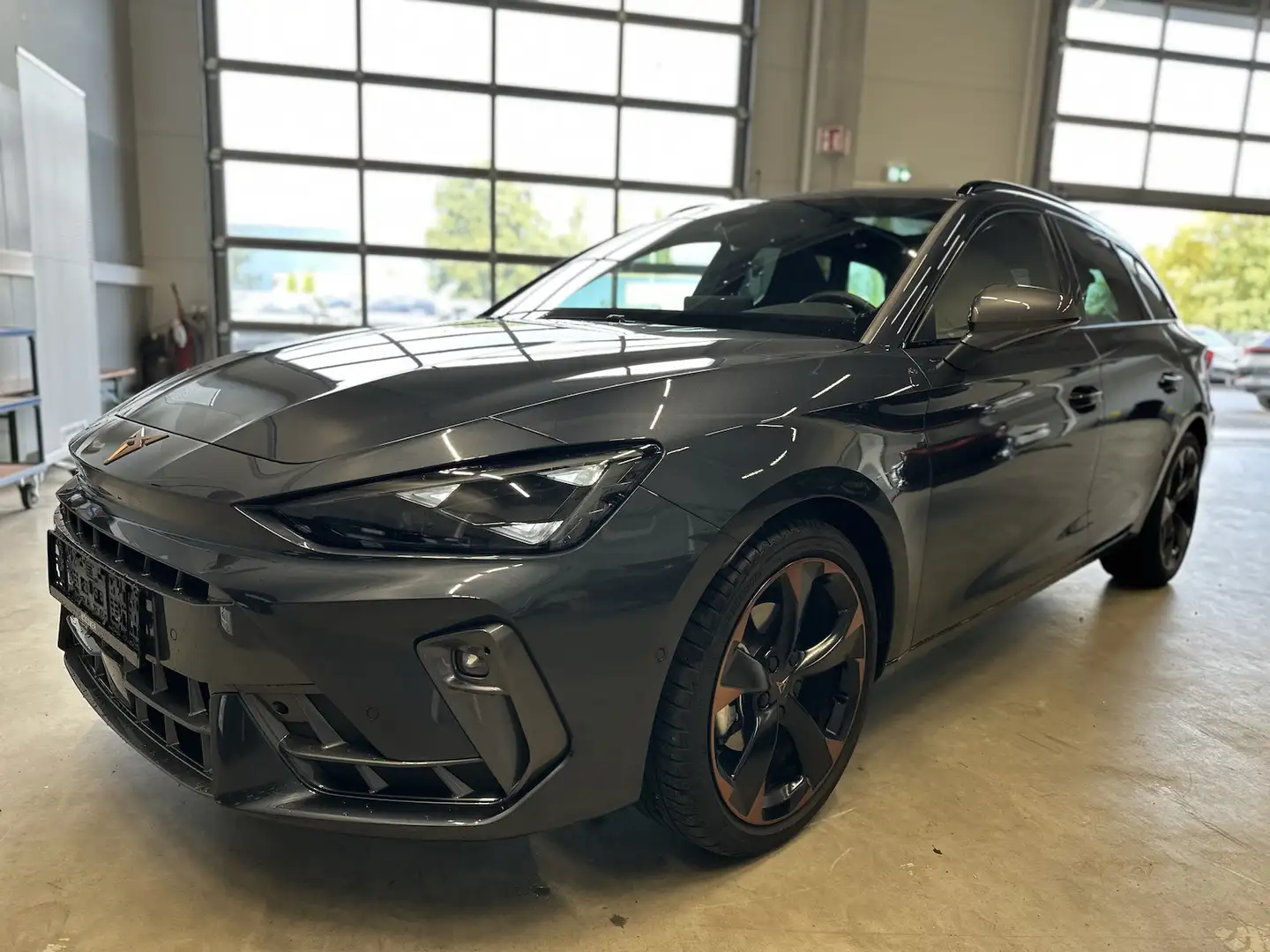 CUPRA Leon ST 1.5eTSI DSG Skyline Dynamic Matrix AHK Grau - 1