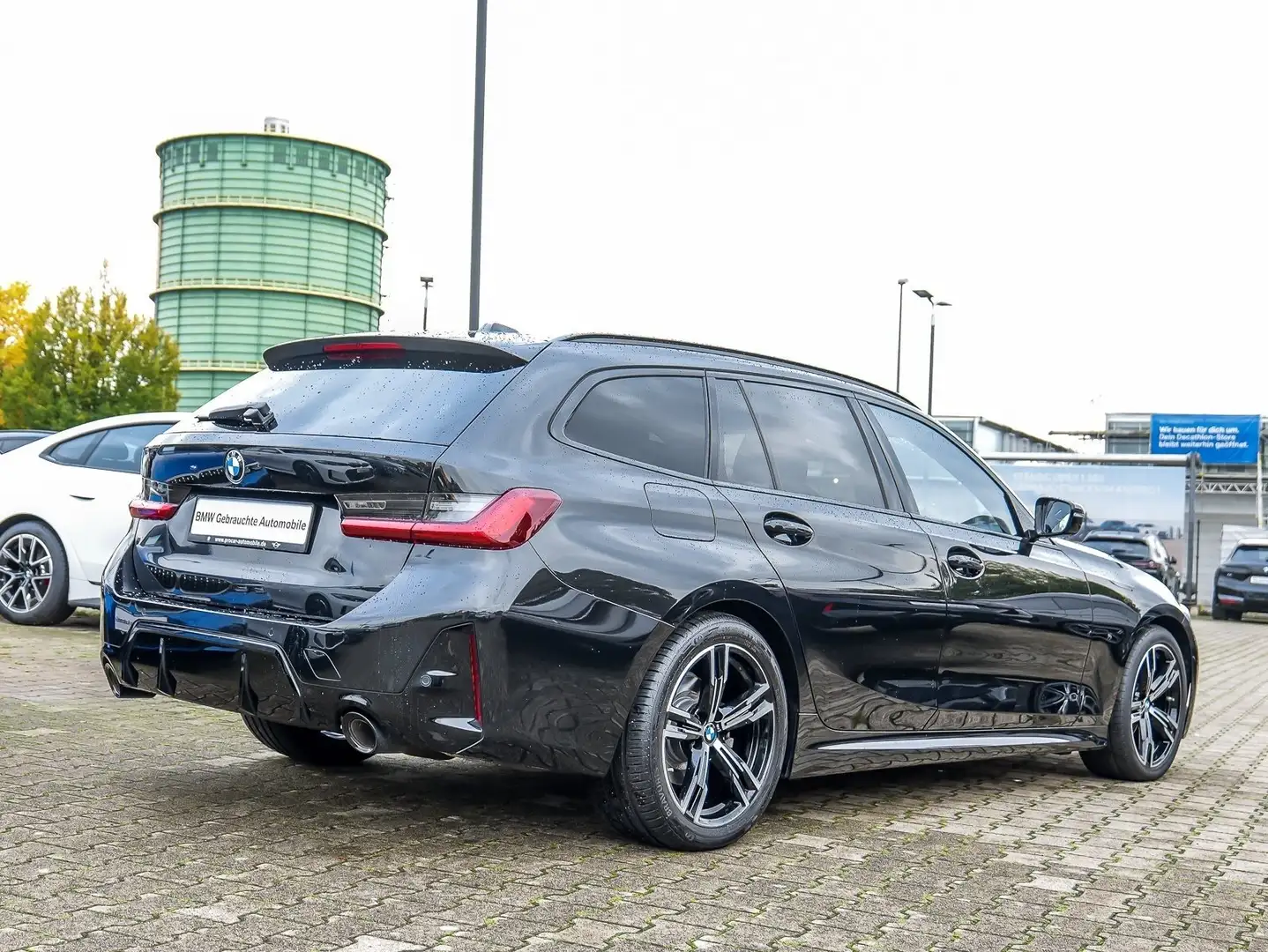 BMW 320 d Touring M Sport Widescreen Display LC+ DAB Zwart - 2