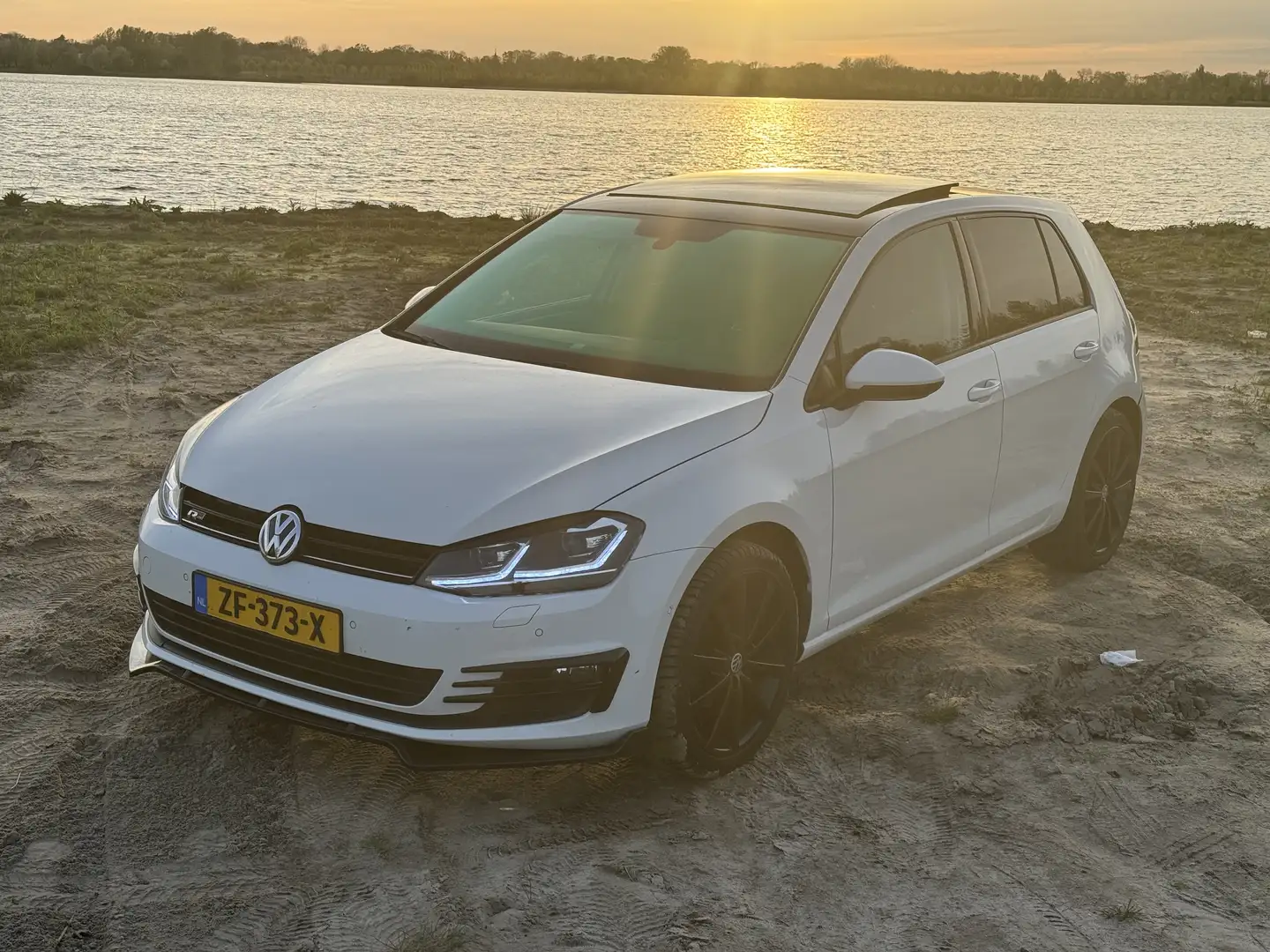 Volkswagen Golf 1.2 TSI TRENDLINE (Tweede eigenaar!) NIEUWE APK Wit - 1