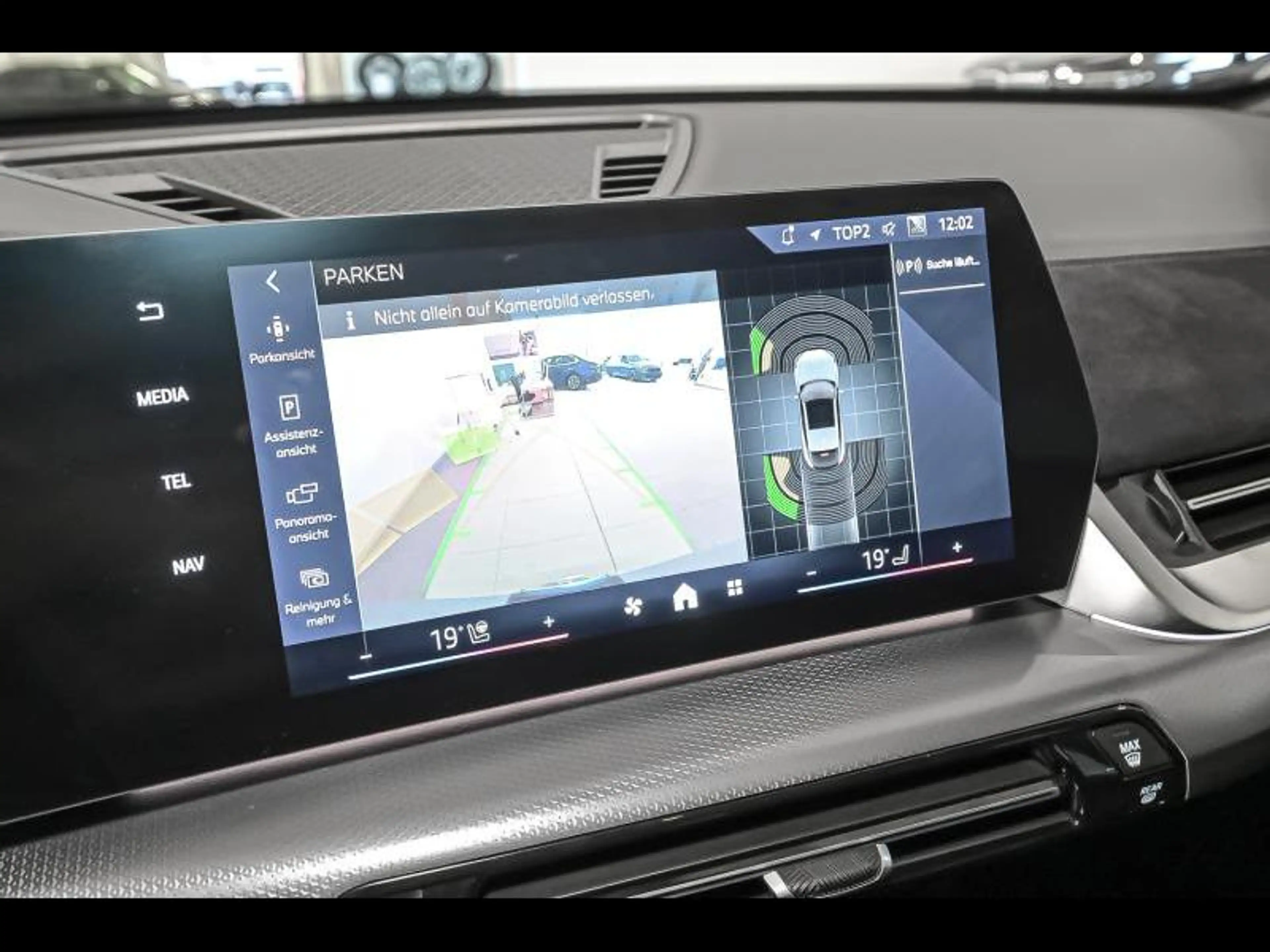 BMW iX2 xDrive30 - M Pack — photo 15