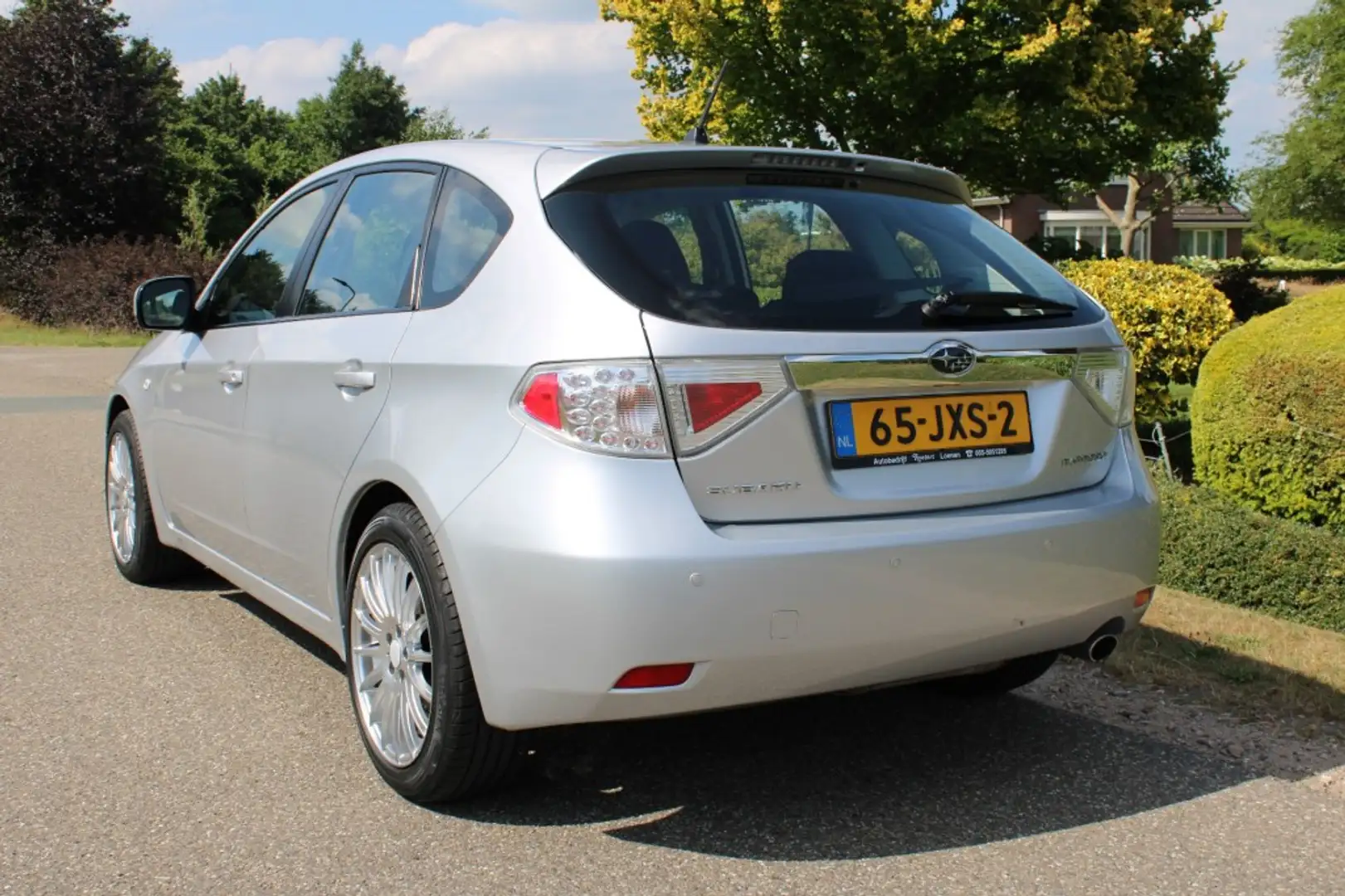 Subaru Impreza 1.5R 107pk Luxury 5-drs ECC/Cruise/PDC/Stoelverwar Grijs - 2