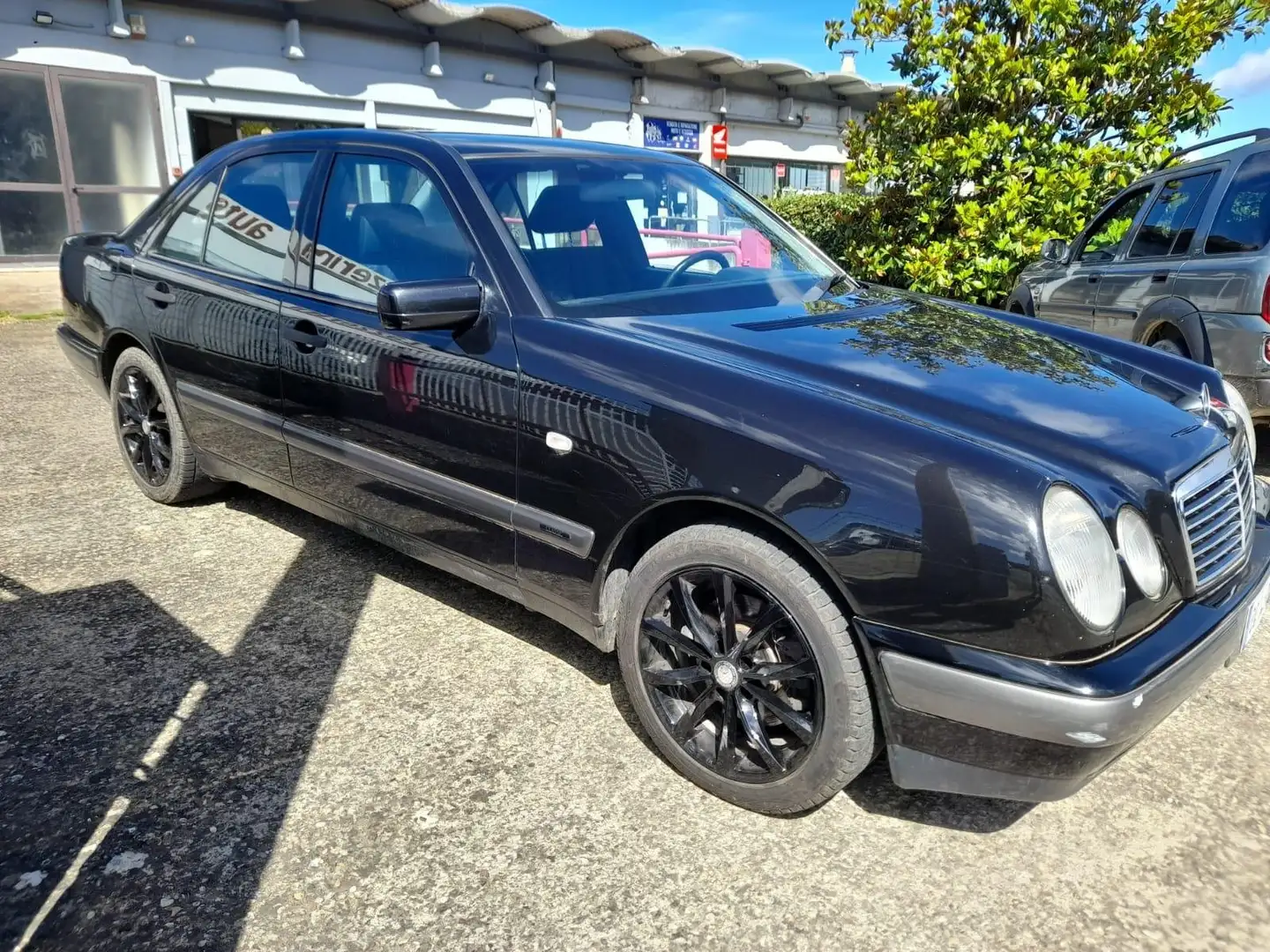 Mercedes-Benz E 200 Classe+E+-+W210+Berlina+k+Elegance Negru - 1