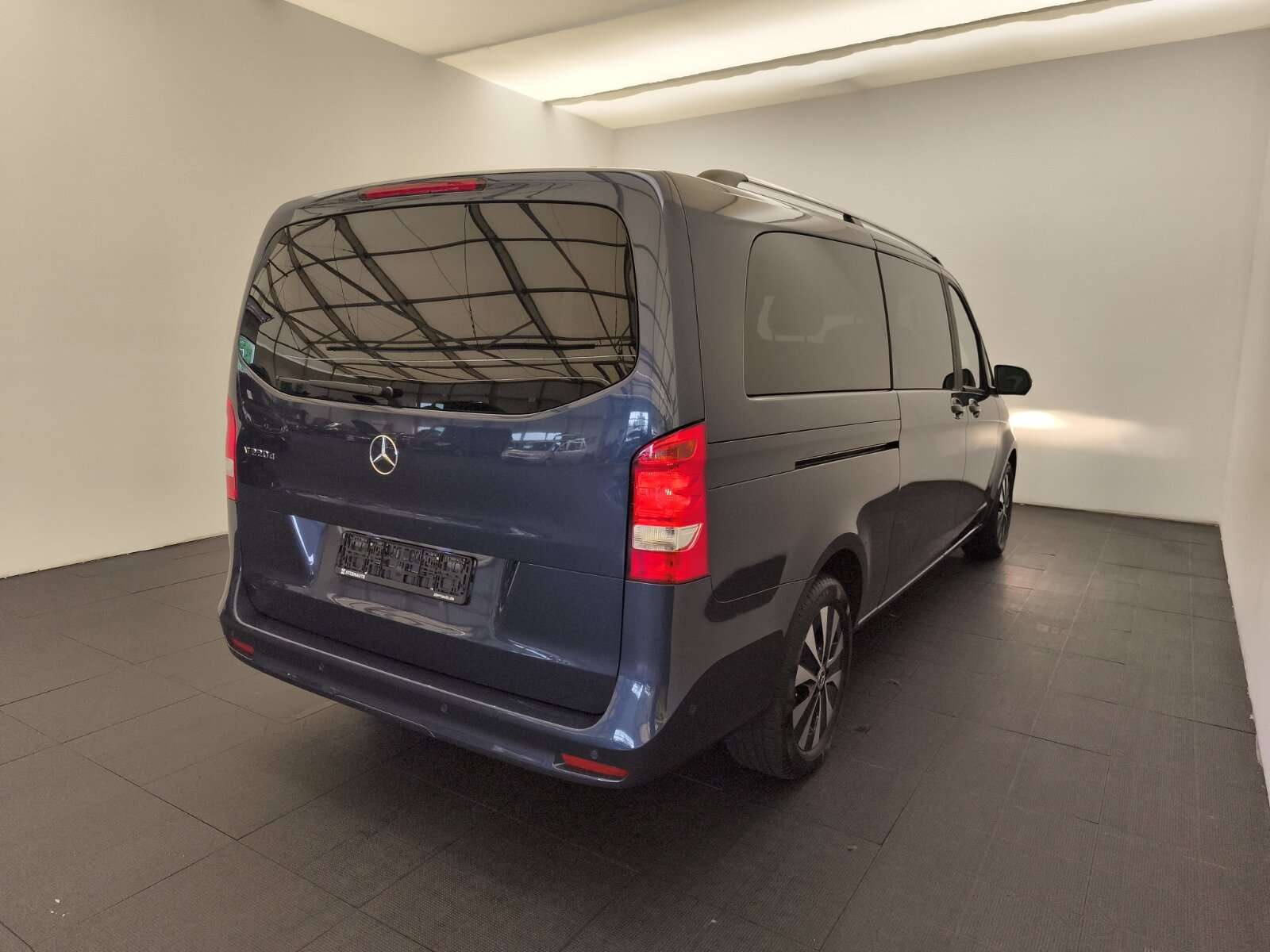 Mercedes-Benz V 220