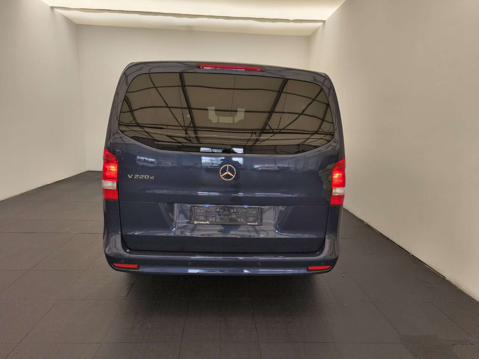 Mercedes-Benz V 220