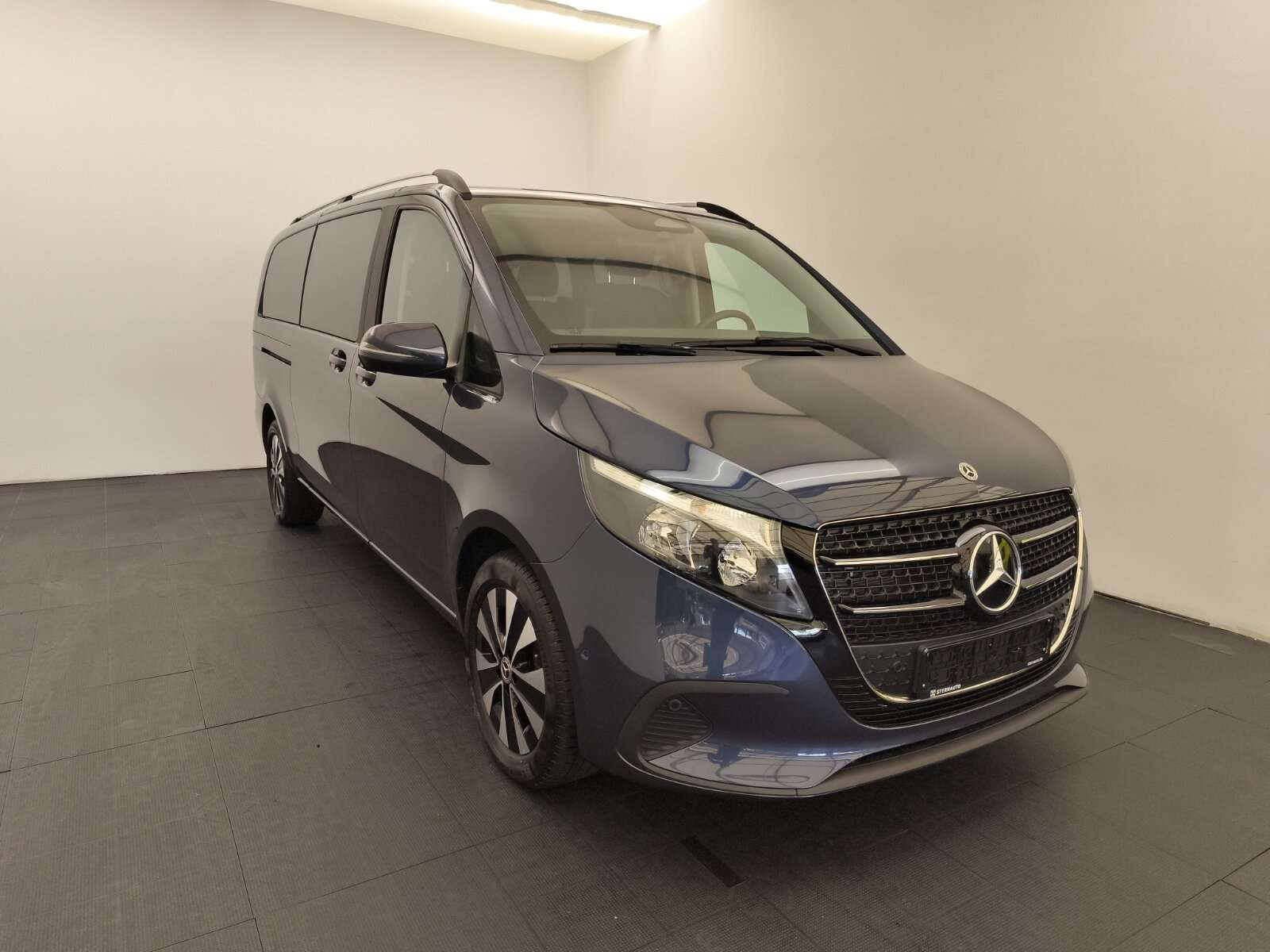 Mercedes-Benz V 220