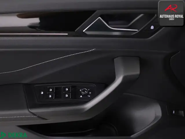 Volkswagen T-Roc view 13