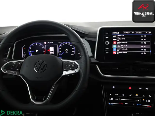 Volkswagen T-Roc view 14