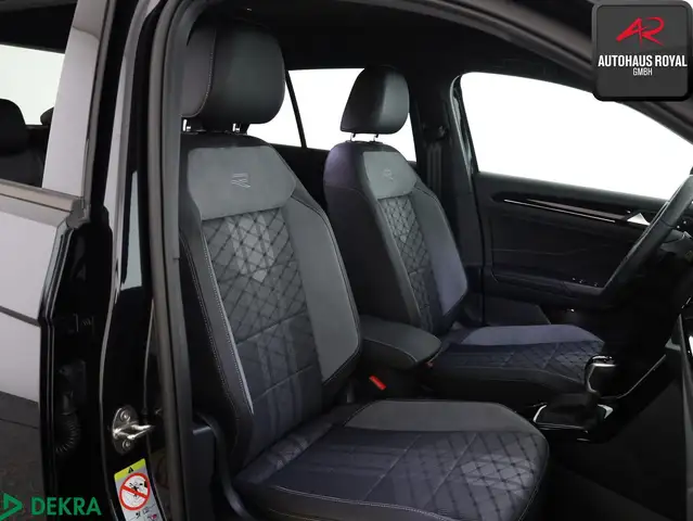 Volkswagen T-Roc view 10