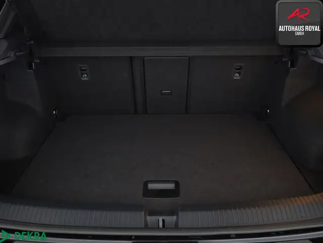 Volkswagen T-Roc view 12