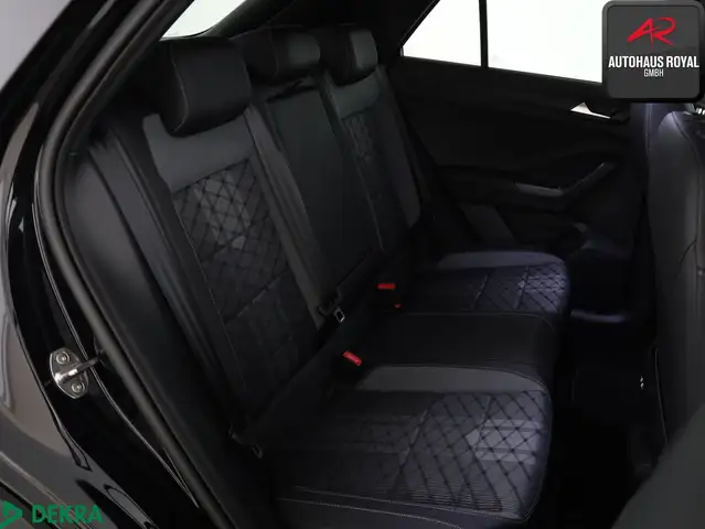 Volkswagen T-Roc view 11