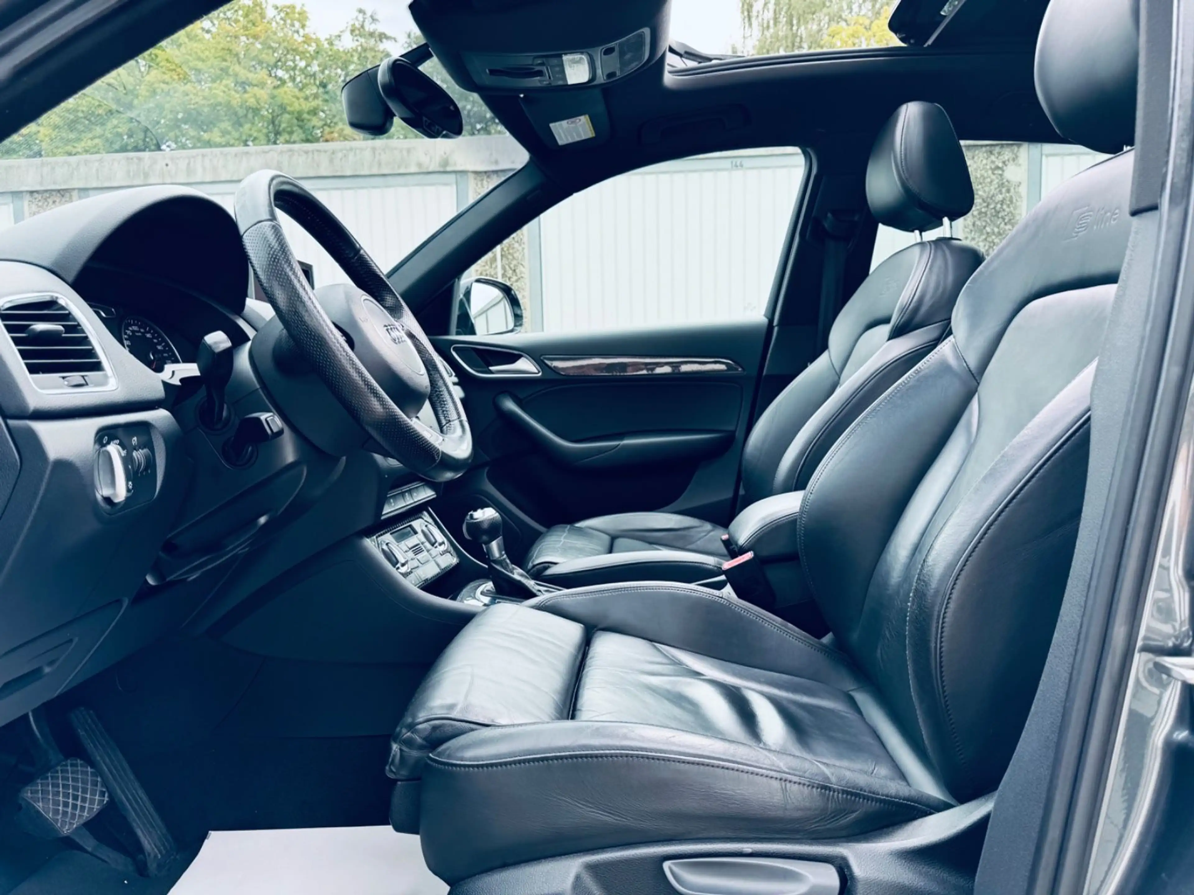 Audi Q3 Audi Q3 2,0 TDI quattro S-tronic "S line" — photo 13