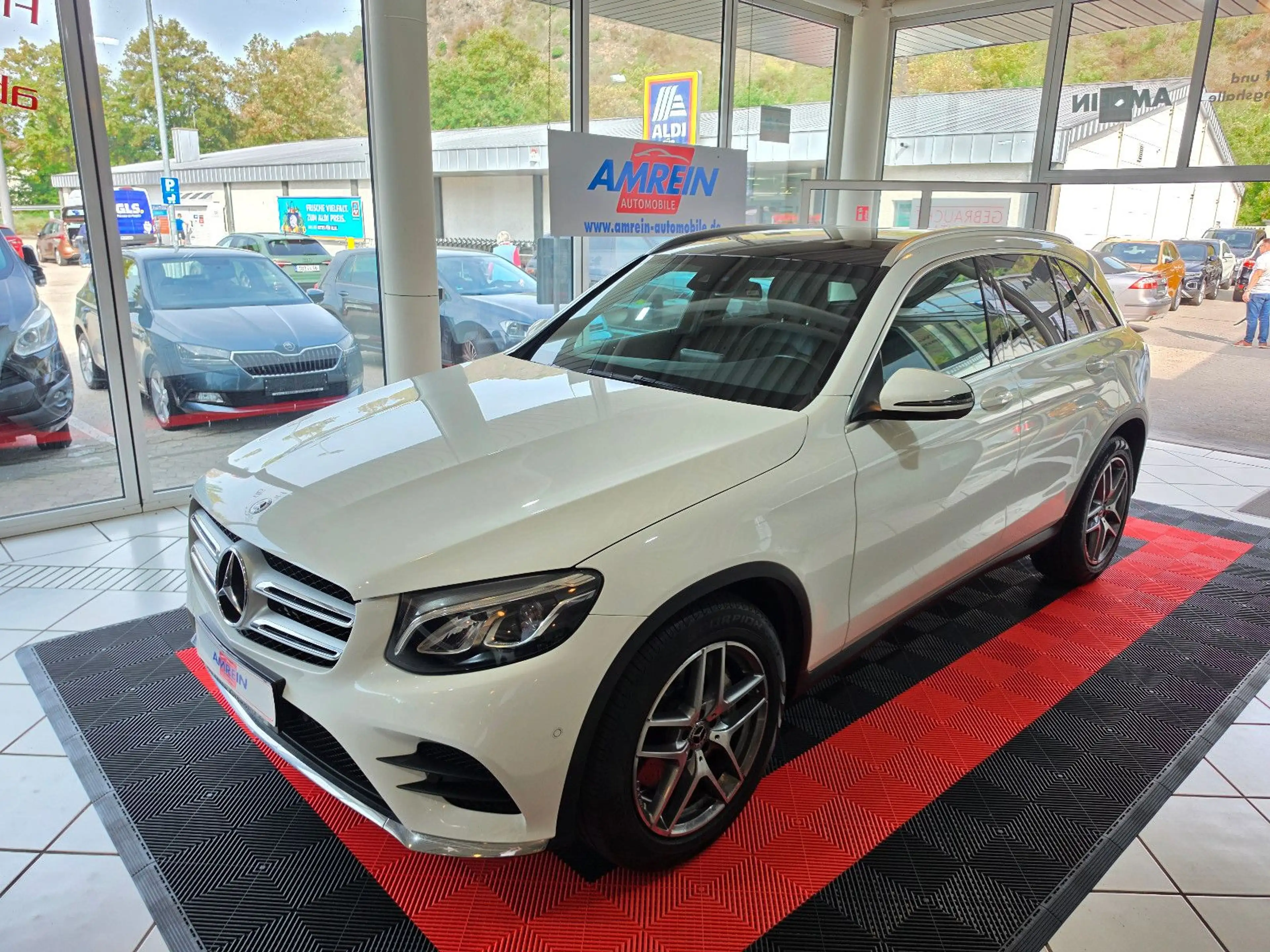 Mercedes-Benz GLC 250 4Matic AMG Line+KEYLESS GO+KAMERA+NAVI+ — photo 4