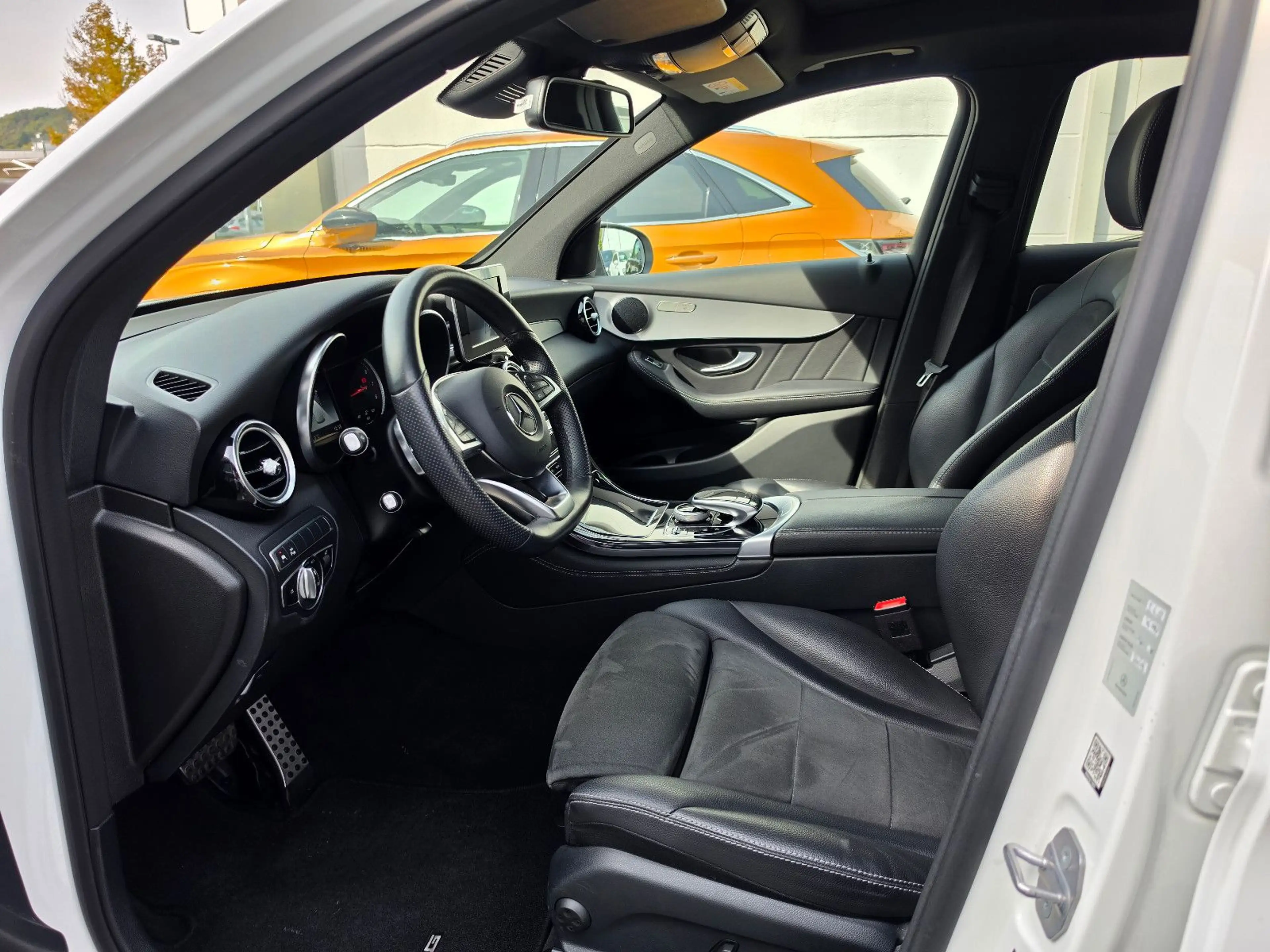 Mercedes-Benz GLC 250 4Matic AMG Line+KEYLESS GO+KAMERA+NAVI+ — photo 11