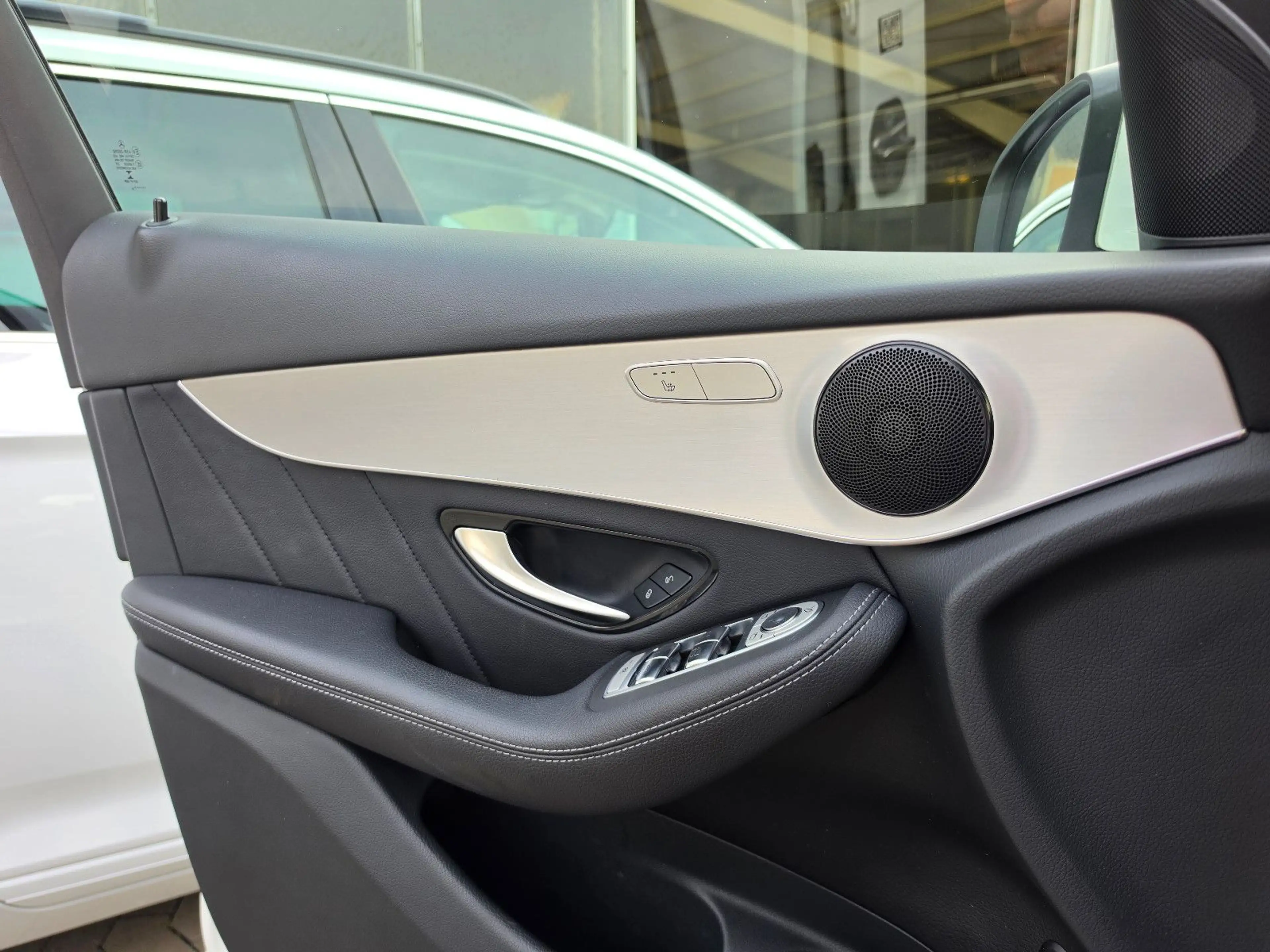 Mercedes-Benz GLC 250 4Matic AMG Line+KEYLESS GO+KAMERA+NAVI+ — photo 13