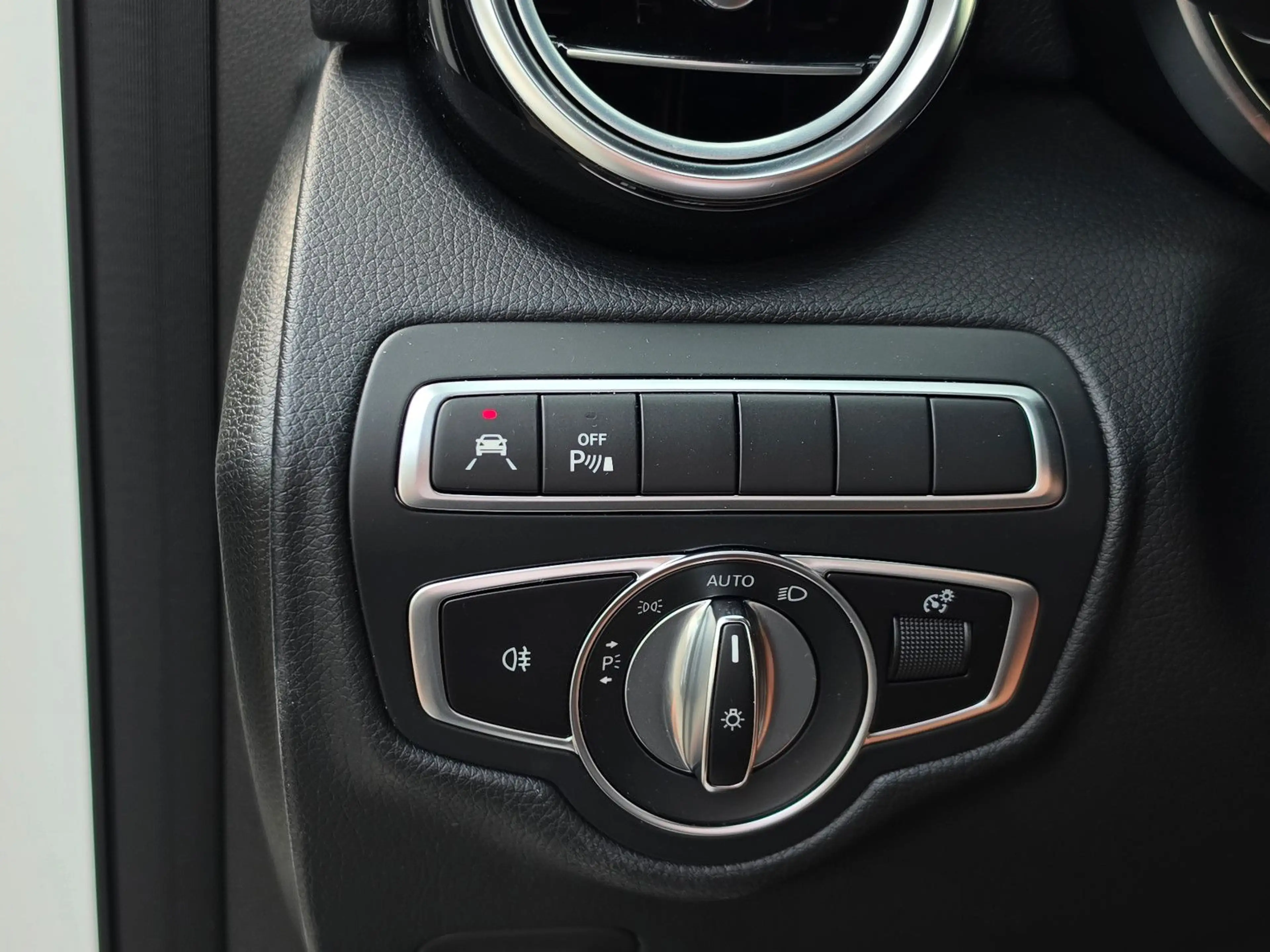 Mercedes-Benz GLC 250 4Matic AMG Line+KEYLESS GO+KAMERA+NAVI+ — photo 14
