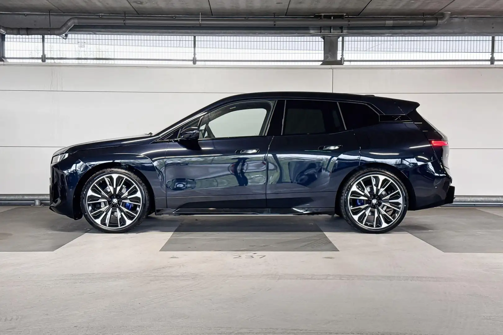 BMW iX xDrive45 101 kWh | Trekhaak met elektrisch wegklap Noir - 2