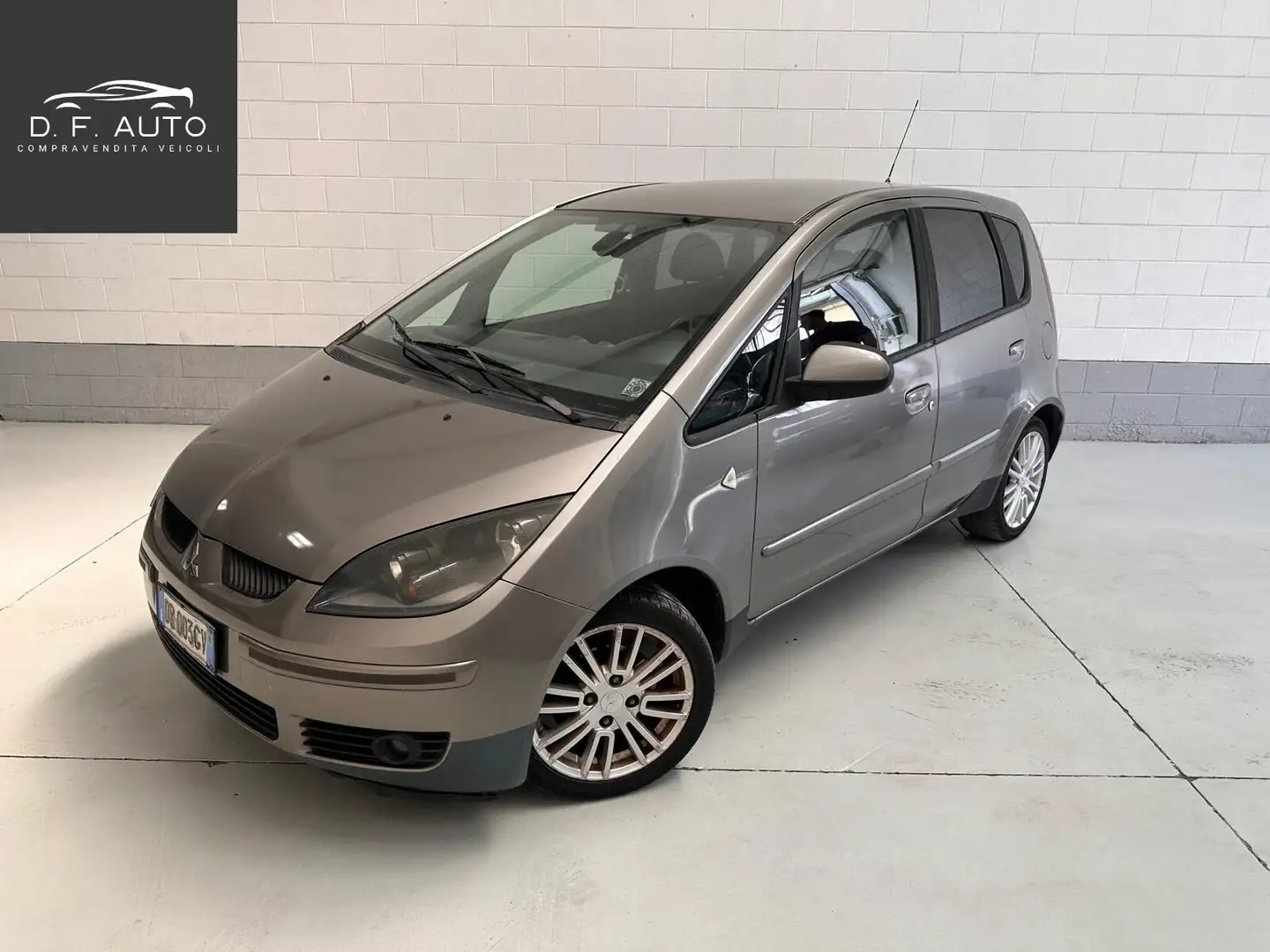 Mitsubishi Colt Colt 1.3 16V 5p. Insport Marrón - 1