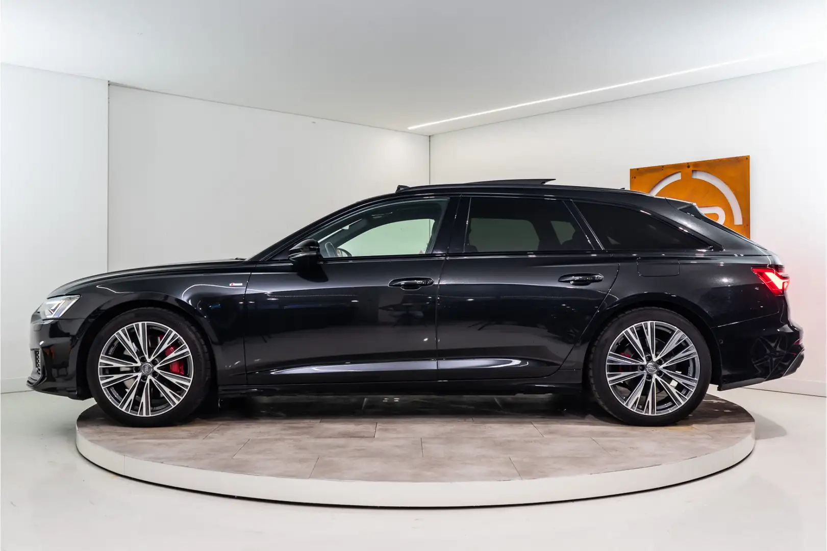 Audi A6 Avant 55 TFSI e Quattro Competition 367PK | Pano | Grijs - 2