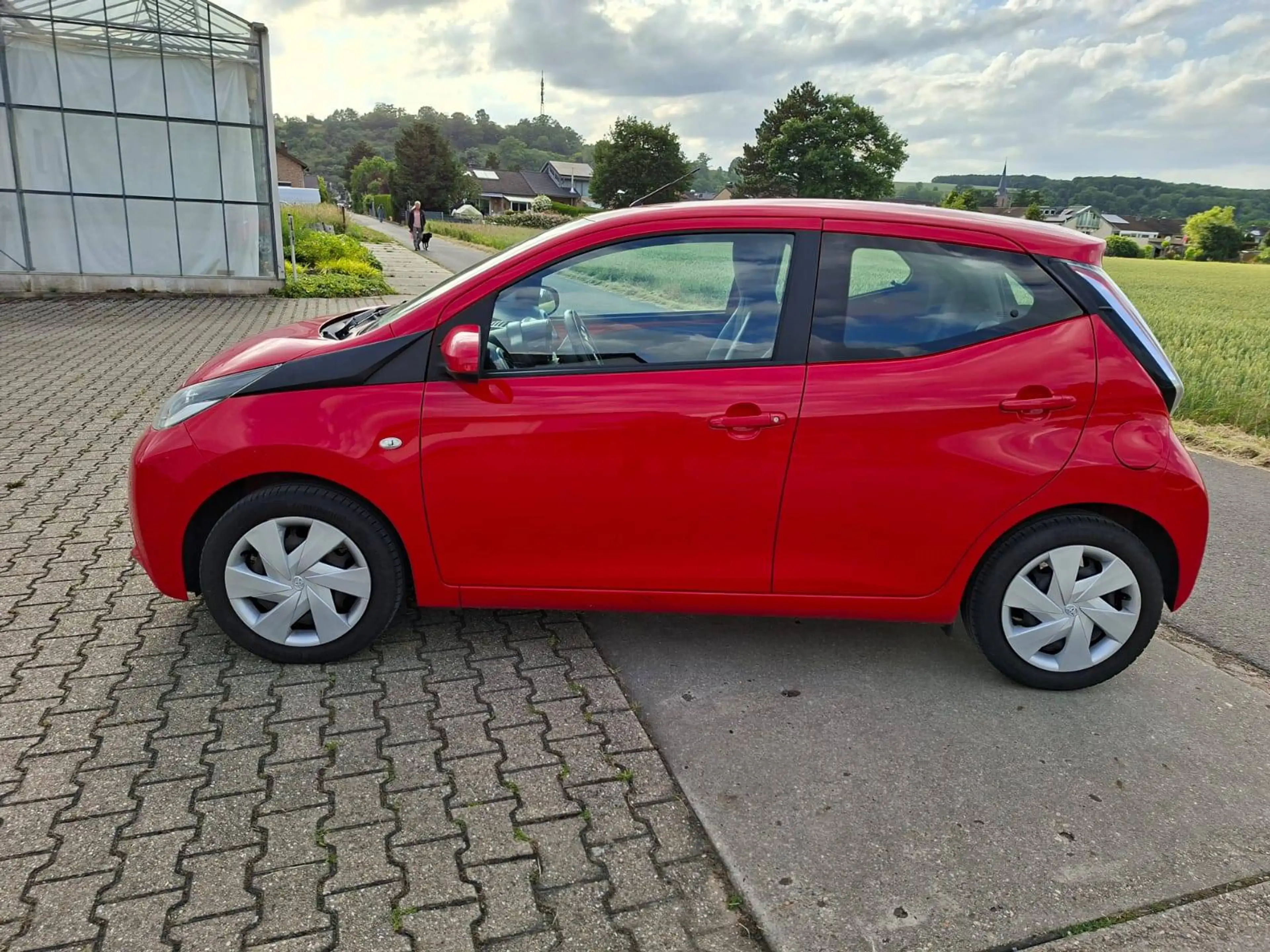 Toyota Aygo x-play Top Zustand Wenig gelaufen ,Klima — photo 2