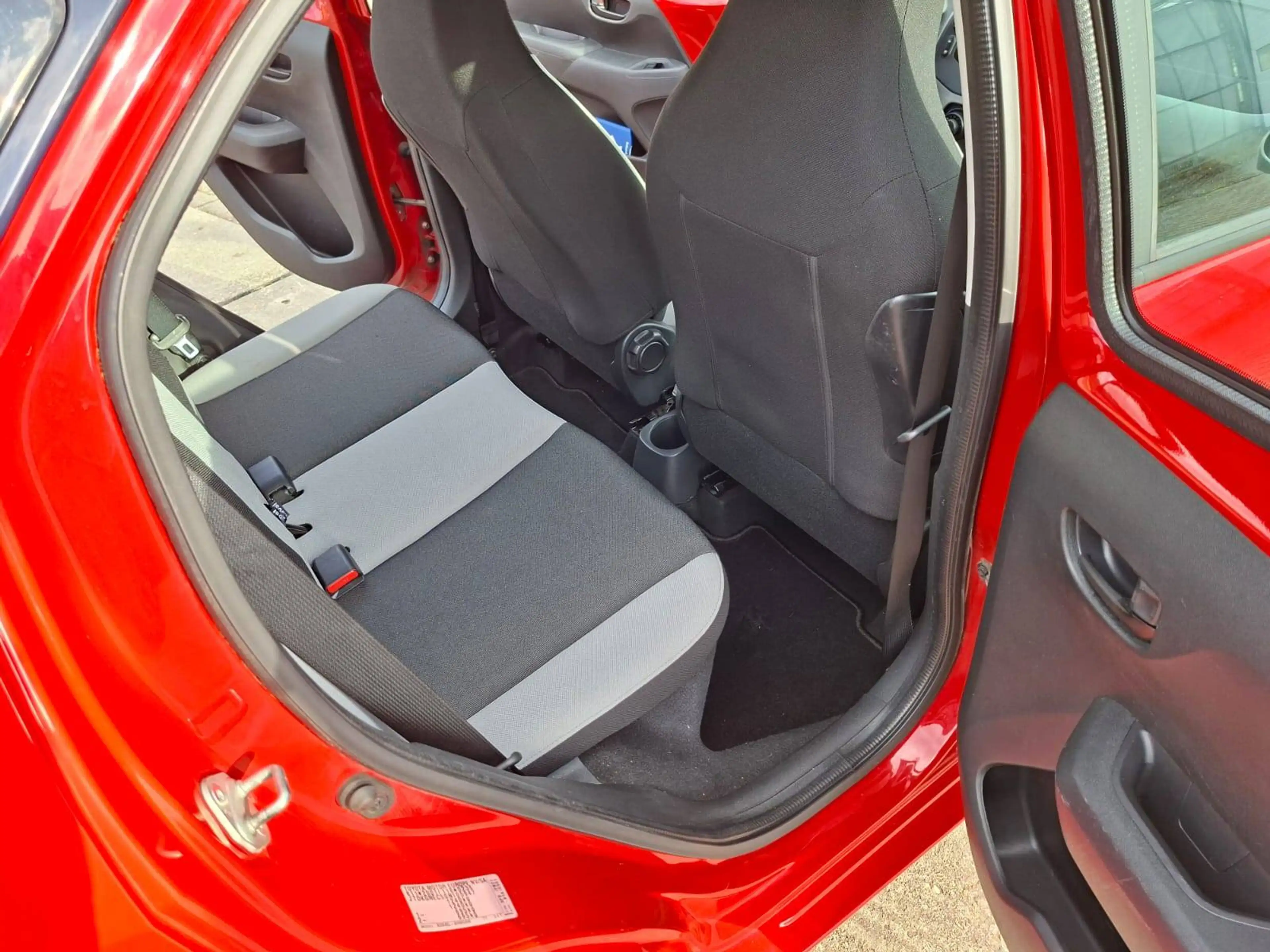 Toyota Aygo x-play Top Zustand Wenig gelaufen ,Klima — photo 13