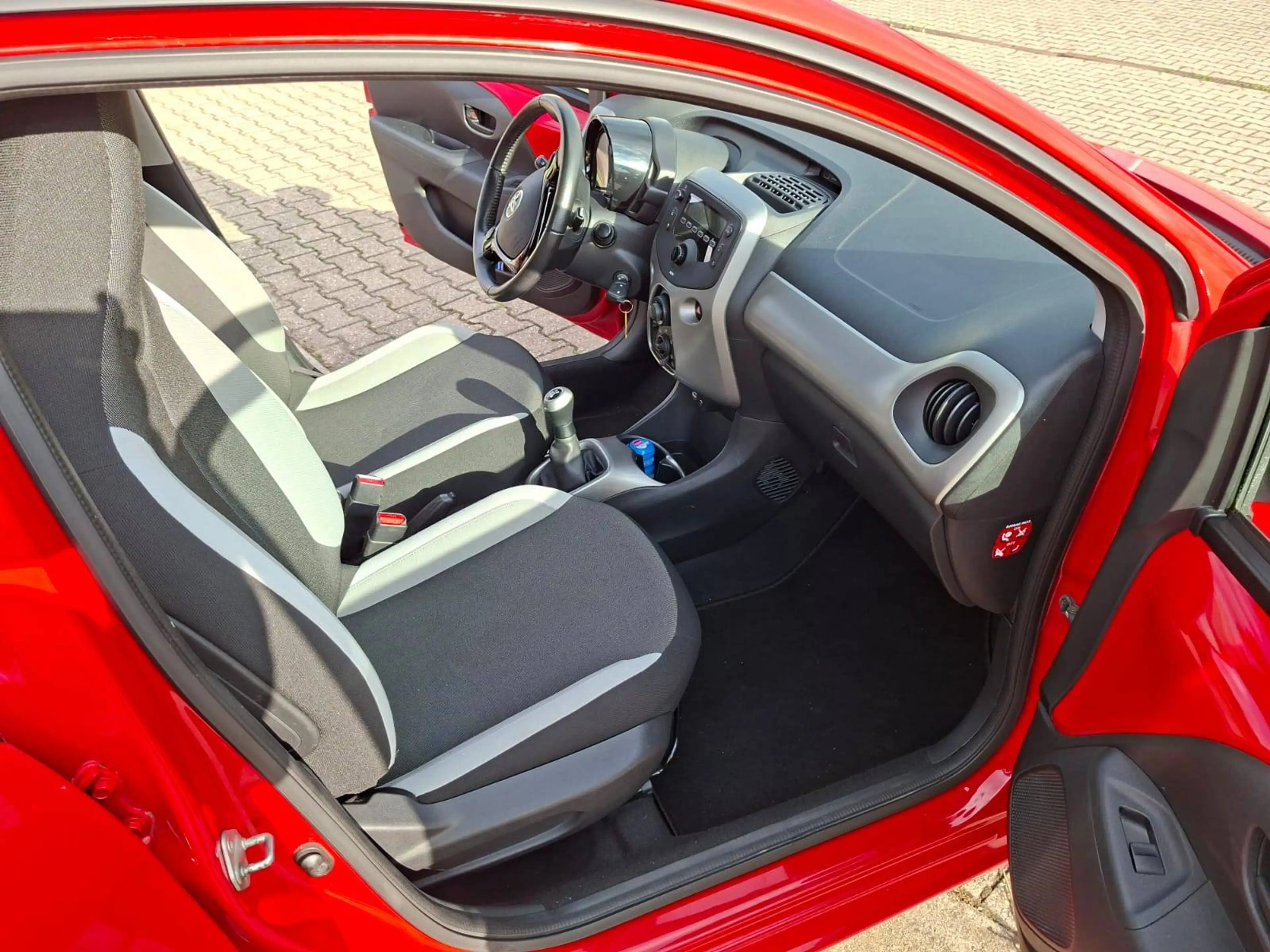 Toyota Aygo x-play Top Zustand Wenig gelaufen ,Klima — photo 10