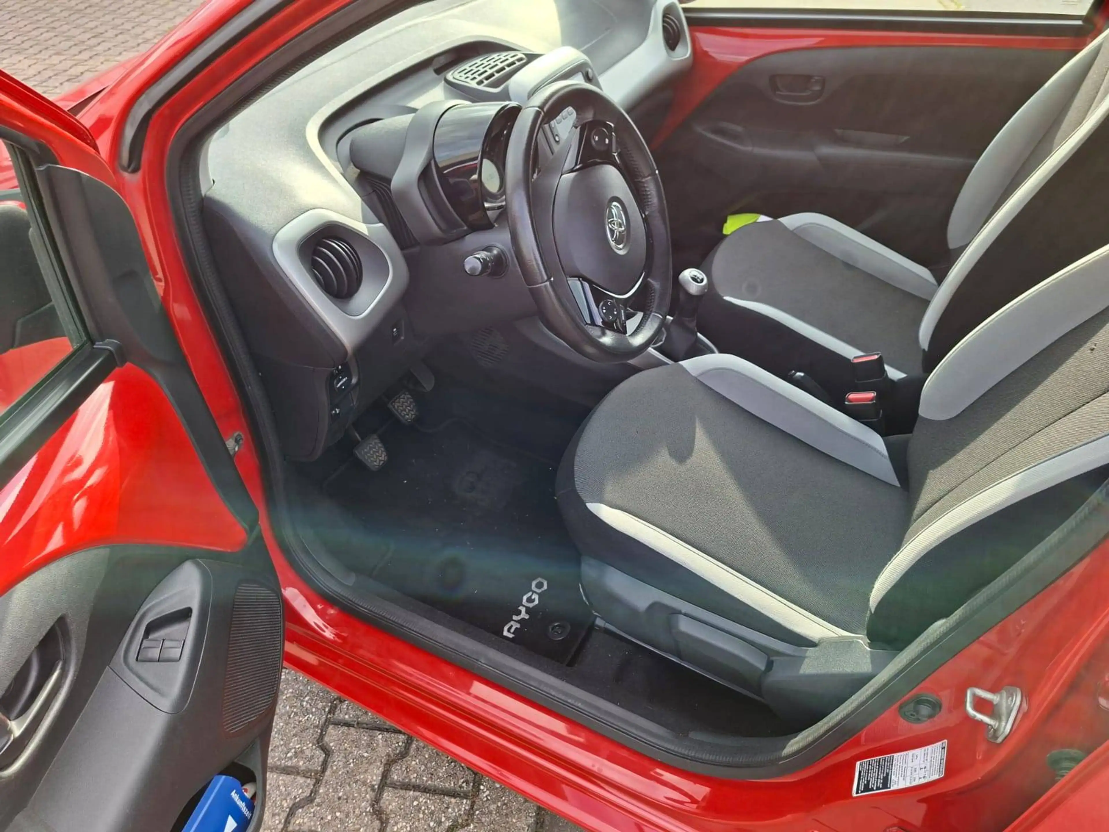 Toyota Aygo x-play Top Zustand Wenig gelaufen ,Klima — photo 11