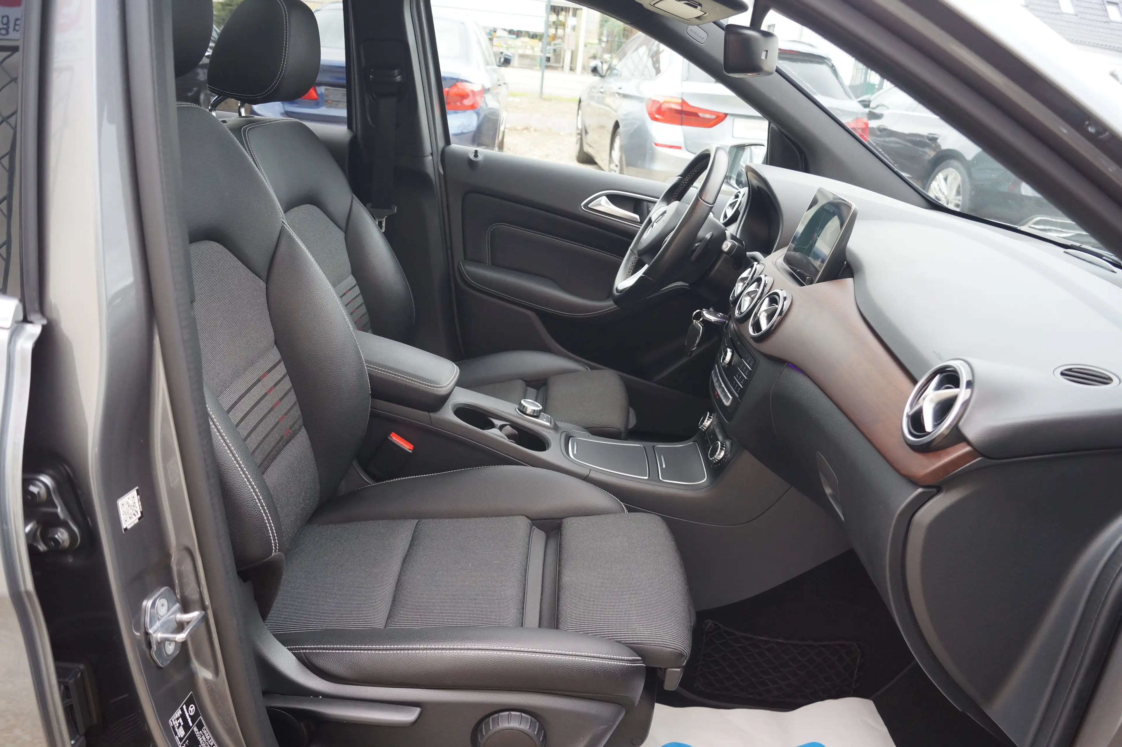Mercedes-Benz B 220 B 220 d Urban Style Edition Pano — photo 15
