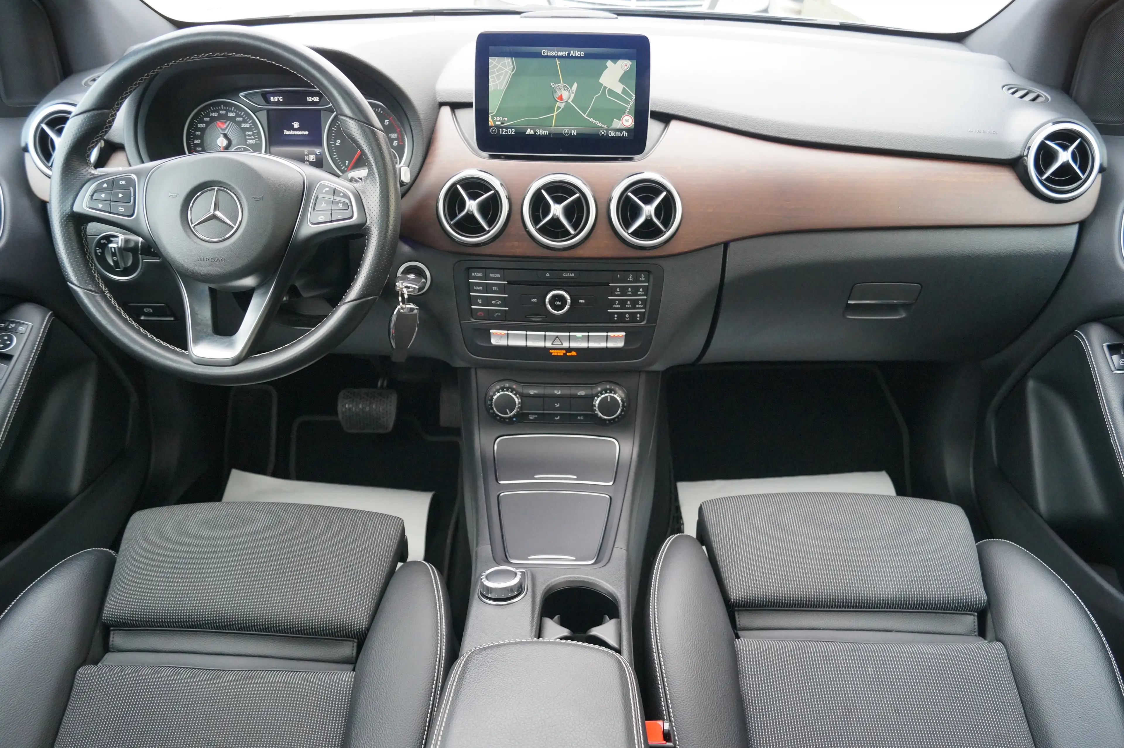 Mercedes-Benz B 220 B 220 d Urban Style Edition Pano — photo 9