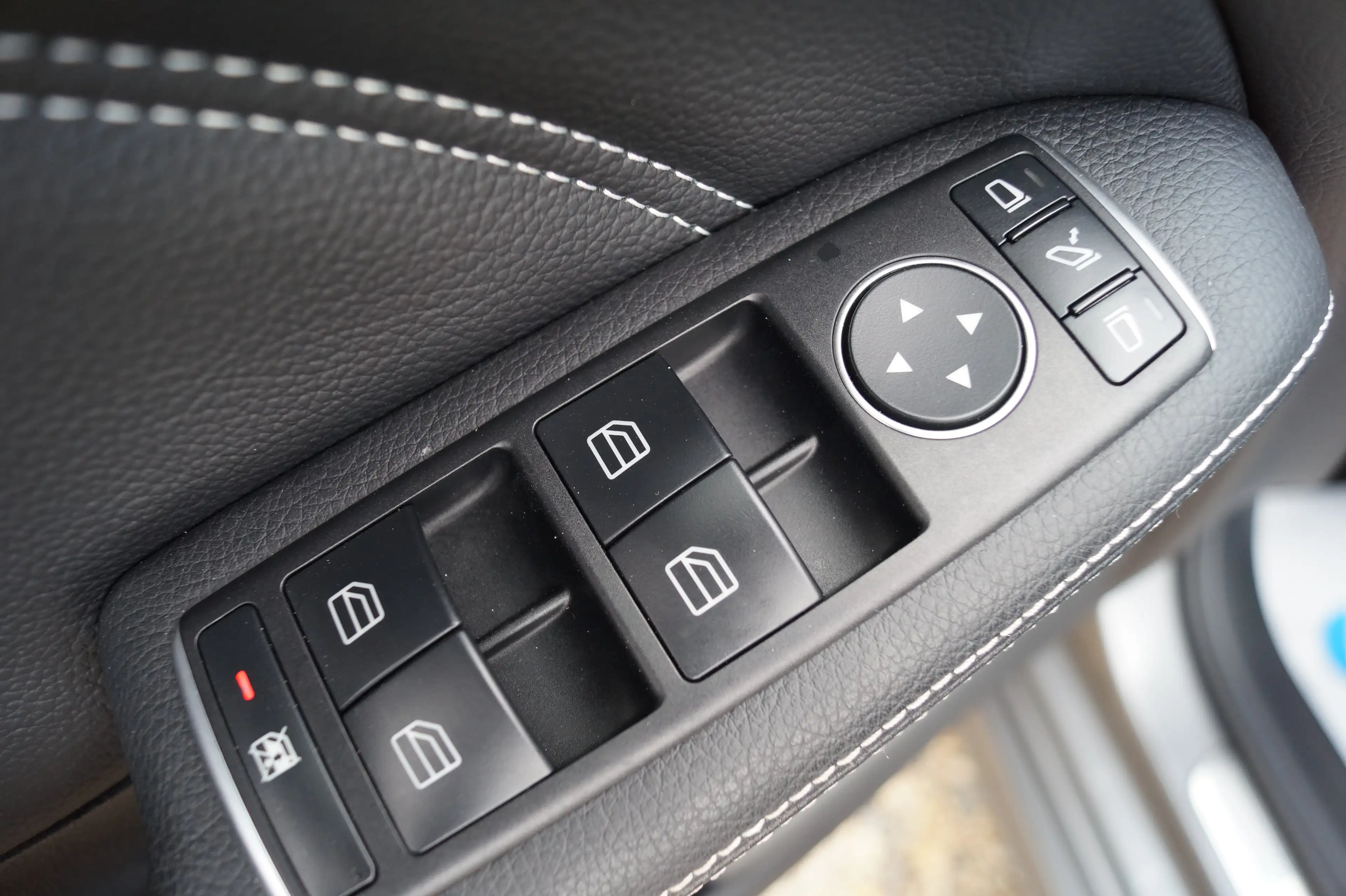 Mercedes-Benz B 220 B 220 d Urban Style Edition Pano — photo 13