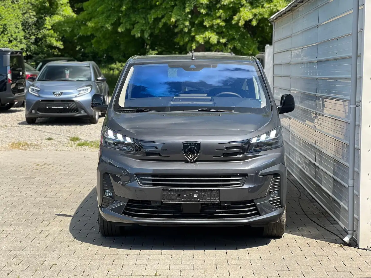 Peugeot Traveller Business L3 BHDI 180 *AHK*ACC*KAMERA*NAVI 132 k... Grau - 2