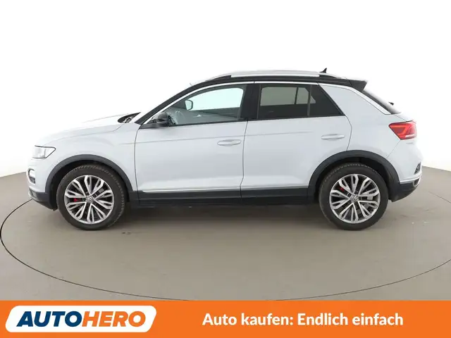 Volkswagen T-Roc view 3