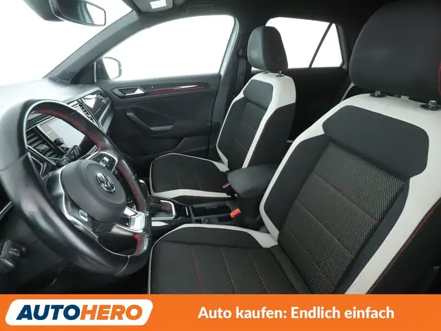 Volkswagen T-Roc view 10