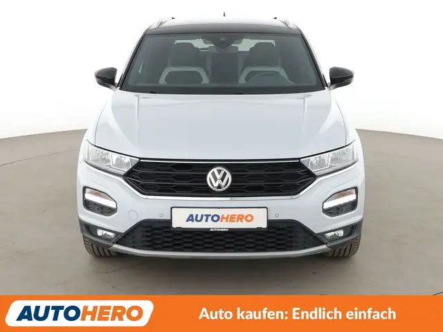 Volkswagen T-Roc view 9
