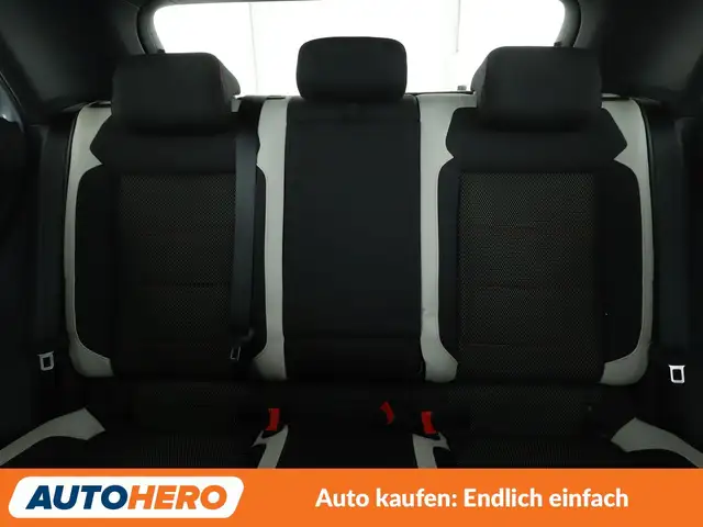 Volkswagen T-Roc view 15