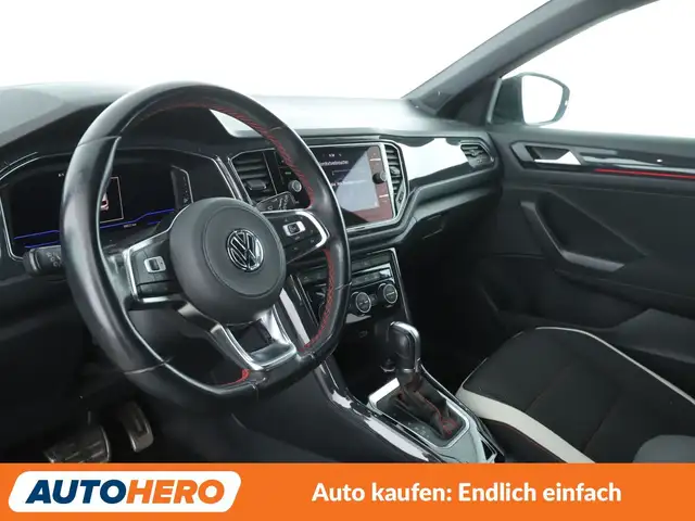 Volkswagen T-Roc view 11