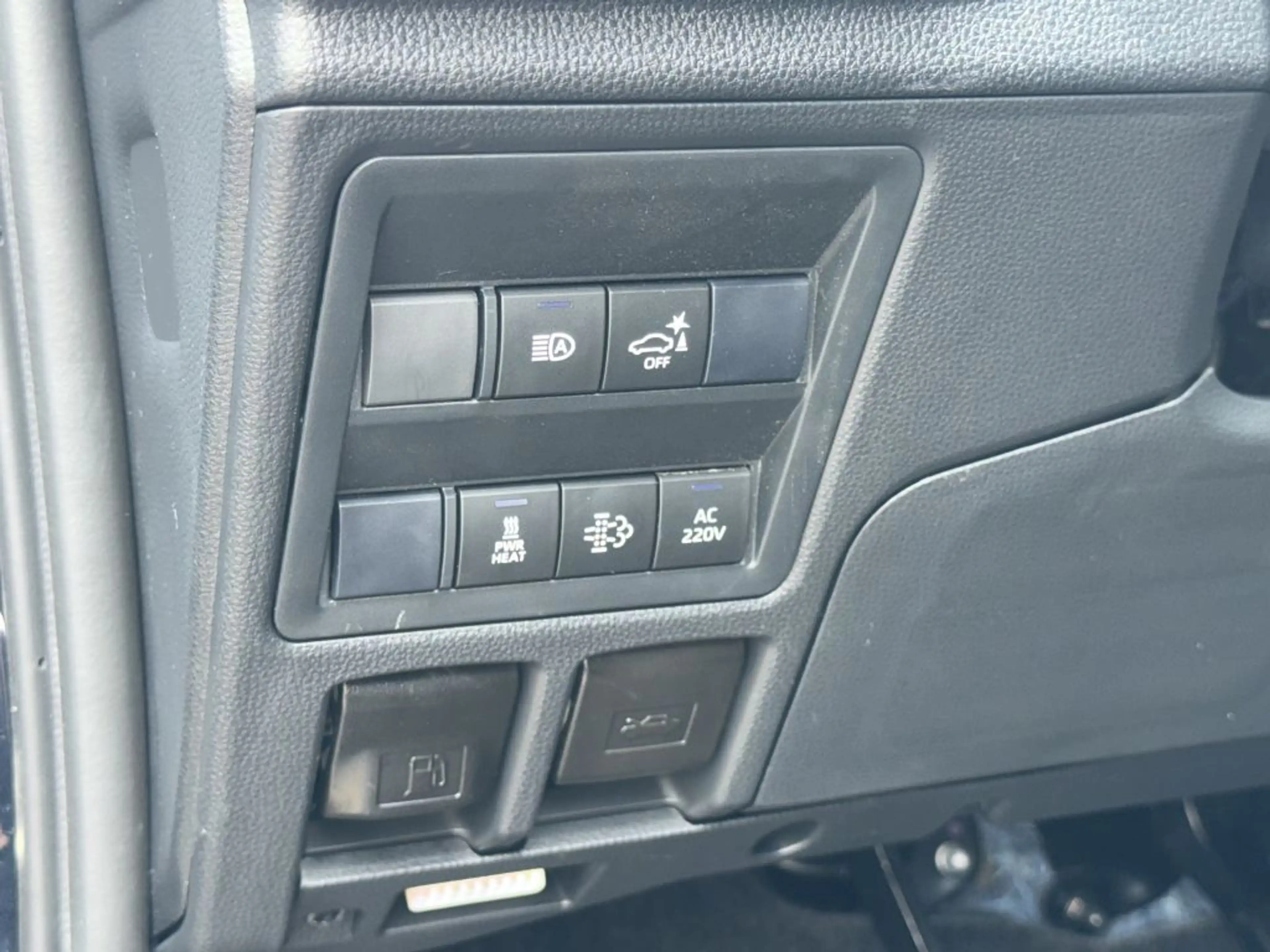 Toyota Hilux 2.8 Mild-Hybrid Executive MY2026,ACC,LED,sofort — photo 11
