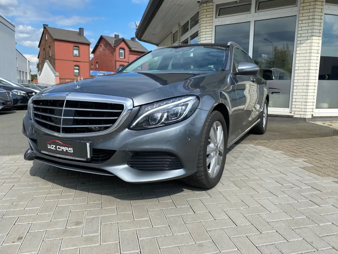 Mercedes-Benz C 250 C -Klasse 4Matic NAVI HUD PANO VOLL Grau - 1