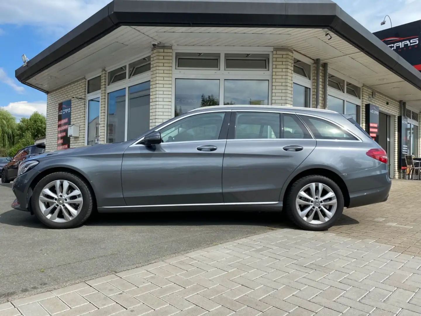 Mercedes-Benz C 250 C -Klasse 4Matic NAVI HUD PANO VOLL Grau - 2