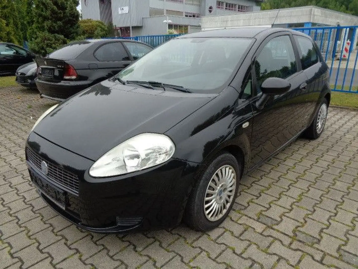 Fiat Grande Punto 1.4 Dynamic Klima/8-fach bereift/TÜV Schwarz - 1