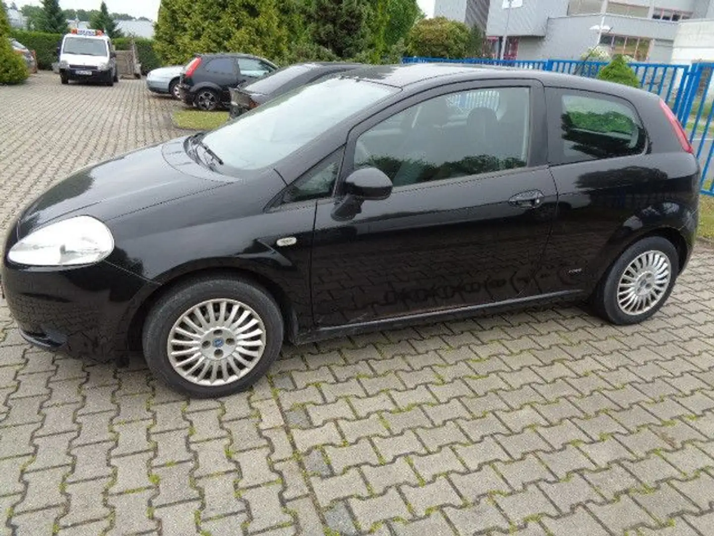 Fiat Grande Punto 1.4 Dynamic Klima/8-fach bereift/TÜV Schwarz - 2