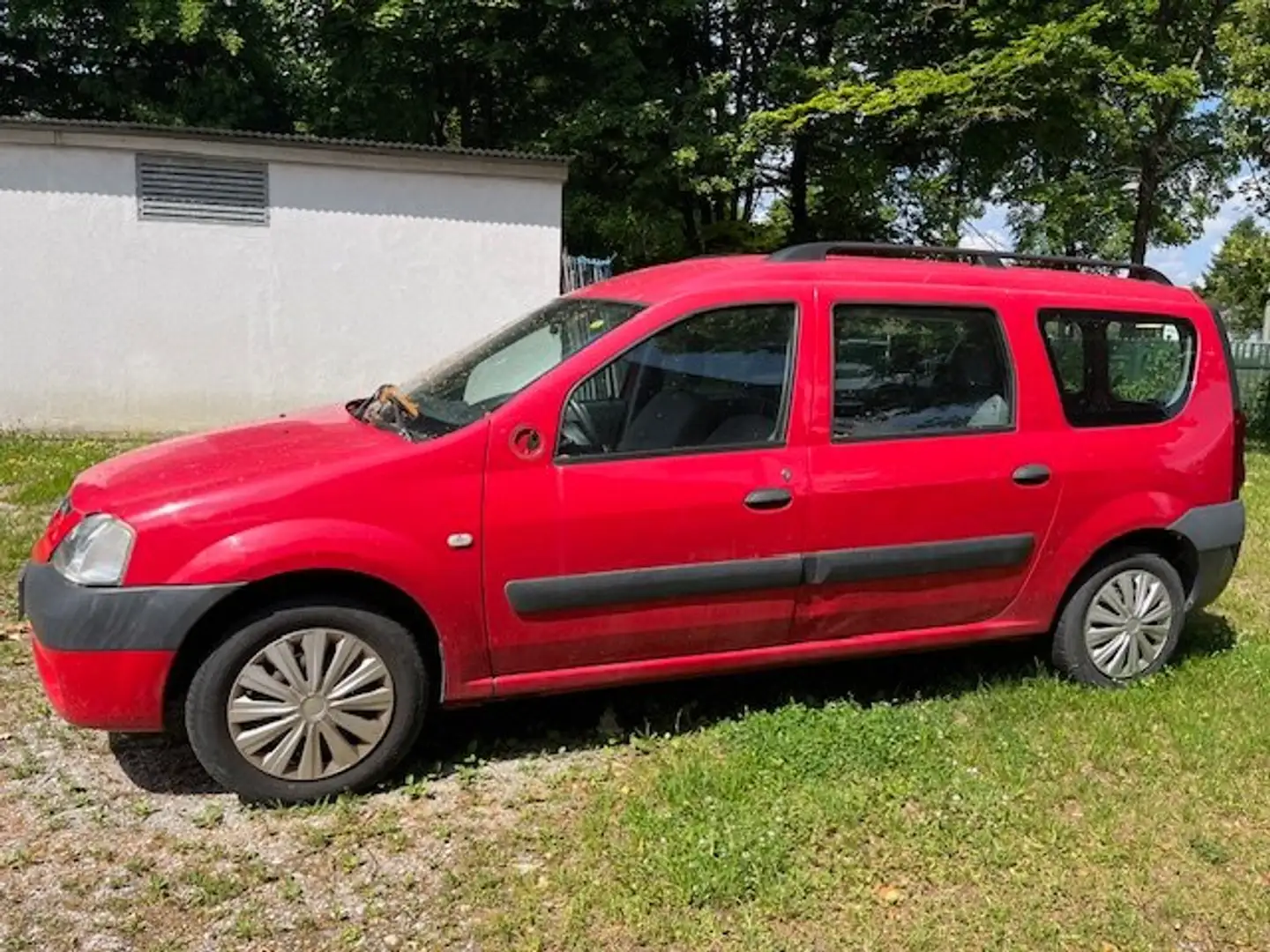 Dacia Logan Rot - 1