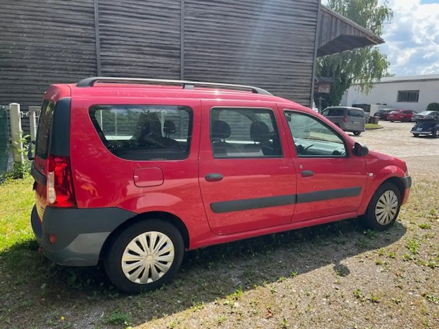 Dacia Logan Rot - 2