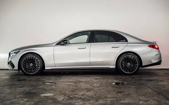 Mercedes-Benz E-Class view 2