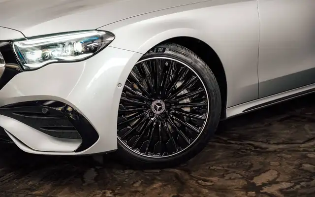 Mercedes-Benz E-Class view 7