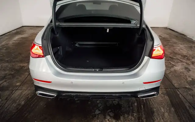 Mercedes-Benz E-Class view 8