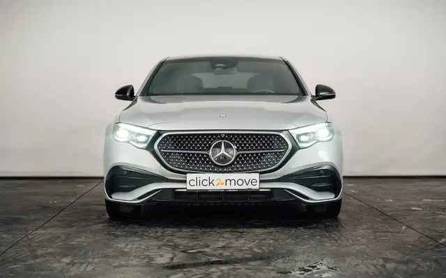 Mercedes-Benz E-Class view 3