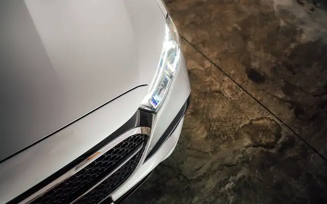 Mercedes-Benz E-Class view 6